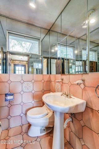 15 La Valley Drive, Manalapan, NJ 07726