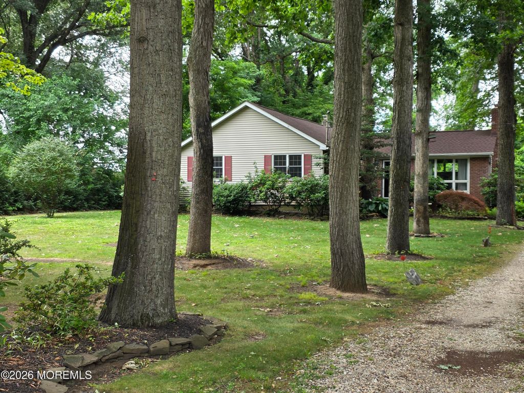 15 La Valley Drive, Manalapan, NJ 07726