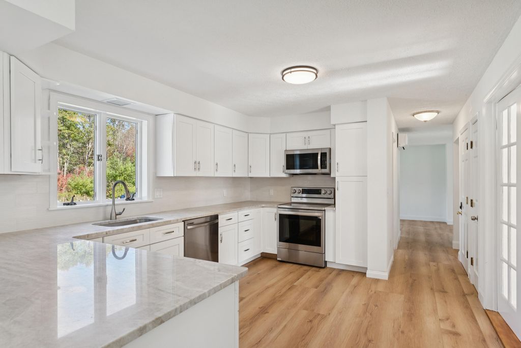 17 Chestnut Drive, Topsham, ME 04086 — photo 3