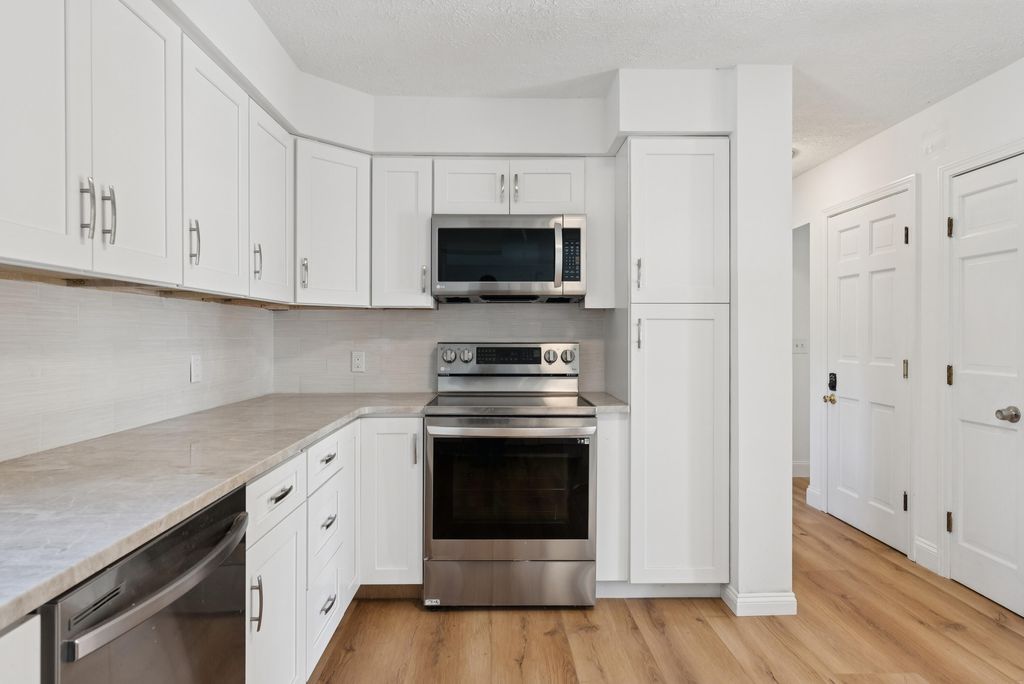 17 Chestnut Drive, Topsham, ME 04086 — photo 4