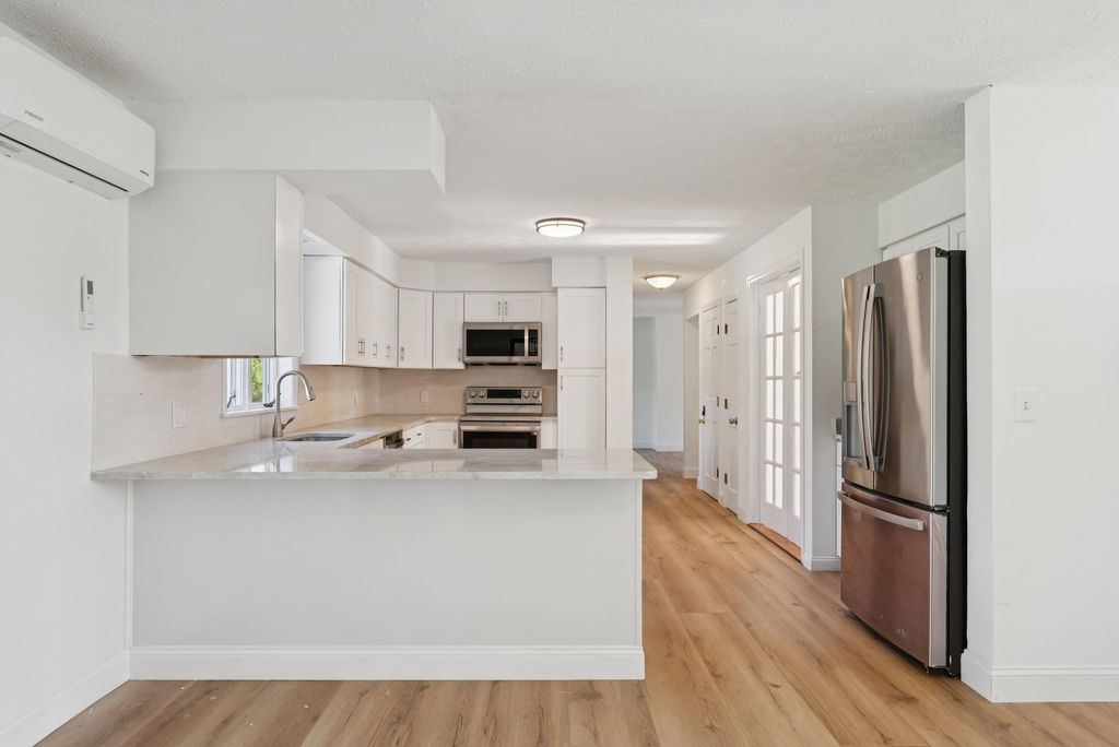 17 Chestnut Drive, Topsham, ME 04086 — photo 5
