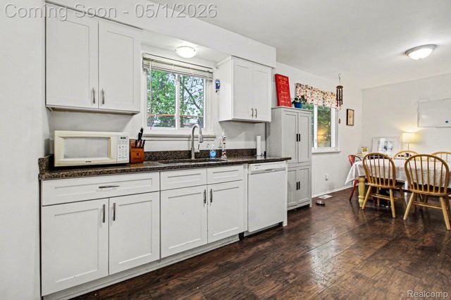 8732 Fremont Street, Westland, MI 48185