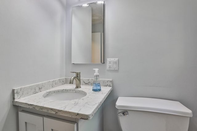 22 Withington Ln, Harvard, MA 01451