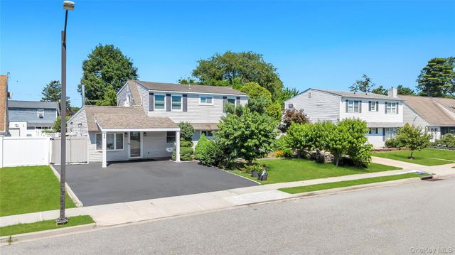 26 Picture Lane, Hicksville, NY 11801