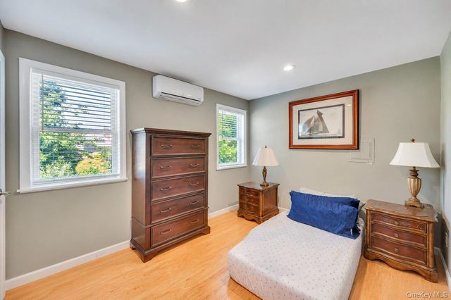 26 Picture Lane, Hicksville, NY 11801