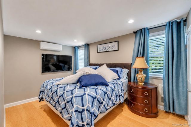 26 Picture Lane, Hicksville, NY 11801
