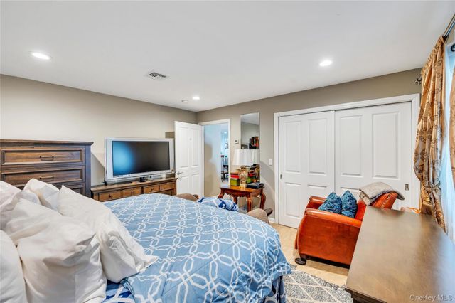 26 Picture Lane, Hicksville, NY 11801