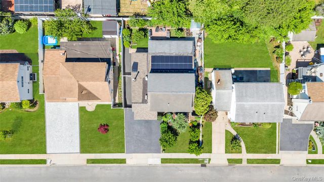 26 Picture Lane, Hicksville, NY 11801