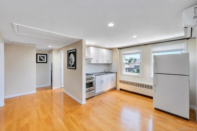 26 Picture Lane, Hicksville, NY 11801