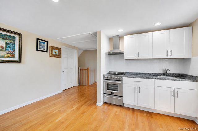 26 Picture Lane, Hicksville, NY 11801