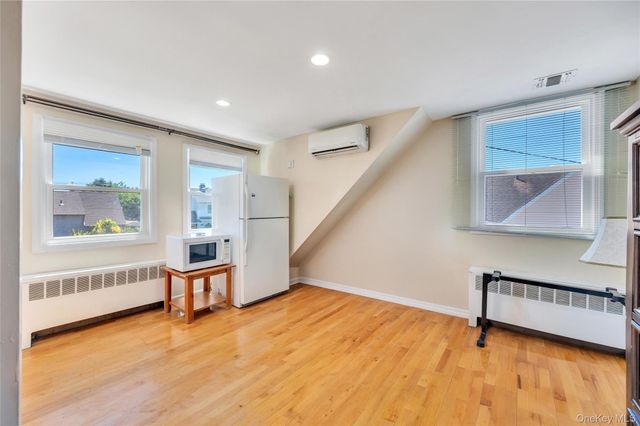 26 Picture Lane, Hicksville, NY 11801