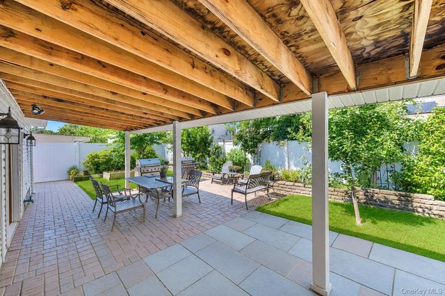26 Picture Lane, Hicksville, NY 11801