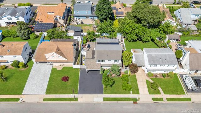 26 Picture Lane, Hicksville, NY 11801