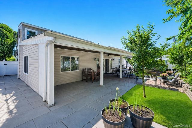 26 Picture Lane, Hicksville, NY 11801