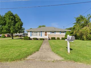 925 Belrock Avenue, Belpre, OH 45714