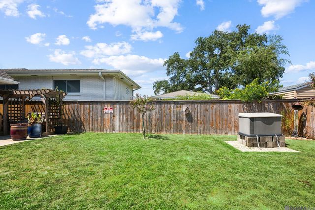 5001 Avron Dr, Metairie, LA 70006
