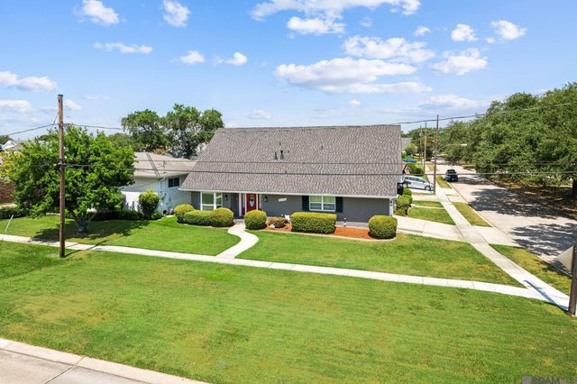 5001 Avron Dr, Metairie, LA 70006