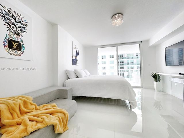 1200 SE Brickell Bay Dr 1707, Miami, FL 33131