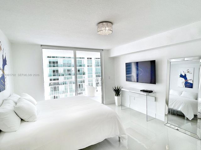 1200 SE Brickell Bay Dr 1707, Miami, FL 33131