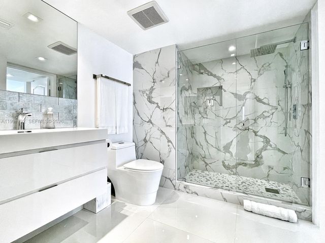 1200 SE Brickell Bay Dr 1707, Miami, FL 33131