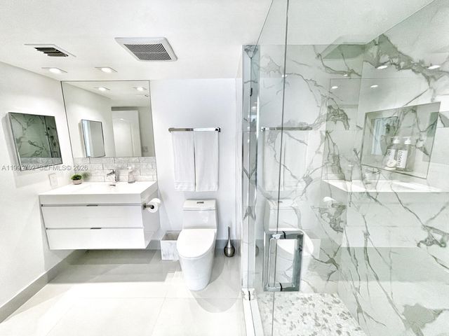 1200 SE Brickell Bay Dr 1707, Miami, FL 33131