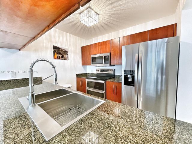 1200 SE Brickell Bay Dr 1707, Miami, FL 33131