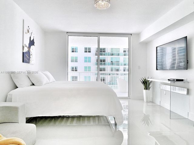 1200 SE Brickell Bay Dr 1707, Miami, FL 33131