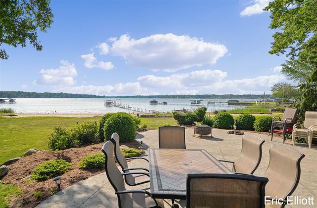 365 Big Bay Drive, Holland, MI 49424