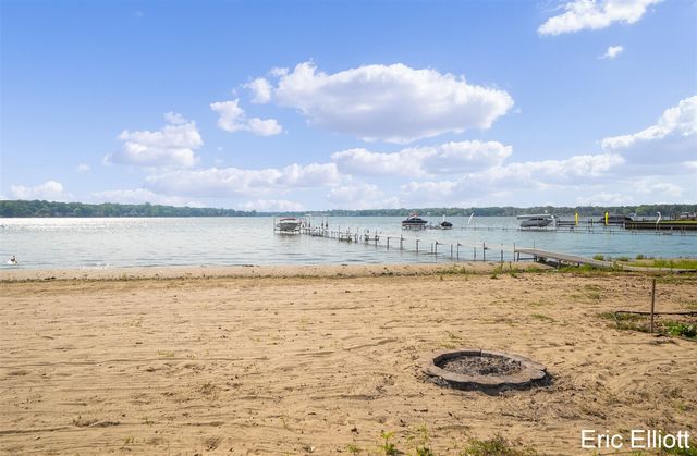 365 Big Bay Drive, Holland, MI 49424