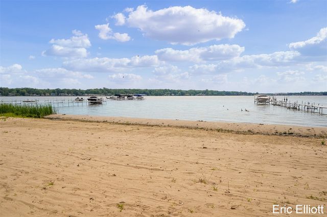 365 Big Bay Drive, Holland, MI 49424