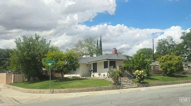 1744 Camino Sierra, Bakersfield, CA 93306