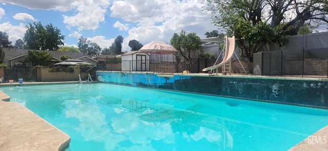 1744 Camino Sierra, Bakersfield, CA 93306