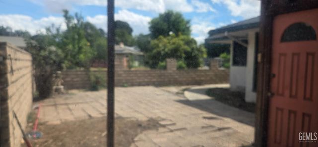 1744 Camino Sierra, Bakersfield, CA 93306