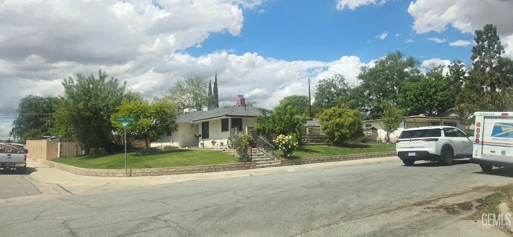 1744 Camino Sierra, Bakersfield, CA 93306