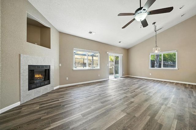 1021 Mockingbird Ln, Valley Springs, CA 95252