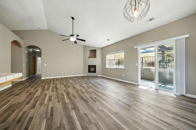 1021 Mockingbird Ln, Valley Springs, CA 95252