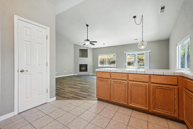 1021 Mockingbird Ln, Valley Springs, CA 95252