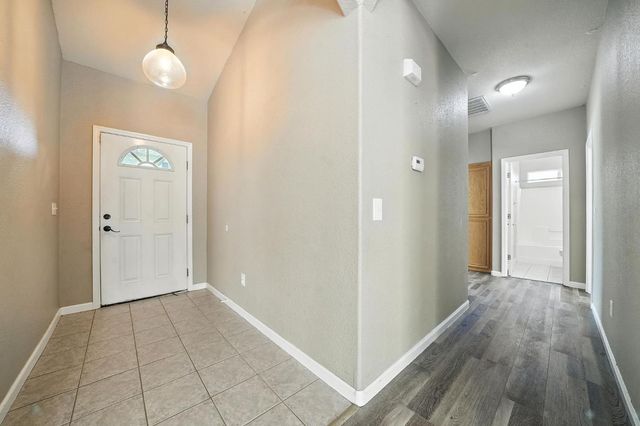 1021 Mockingbird Ln, Valley Springs, CA 95252