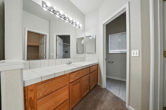 1021 Mockingbird Ln, Valley Springs, CA 95252