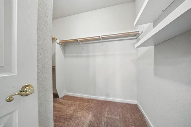 1021 Mockingbird Ln, Valley Springs, CA 95252