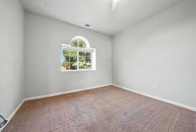 1021 Mockingbird Ln, Valley Springs, CA 95252