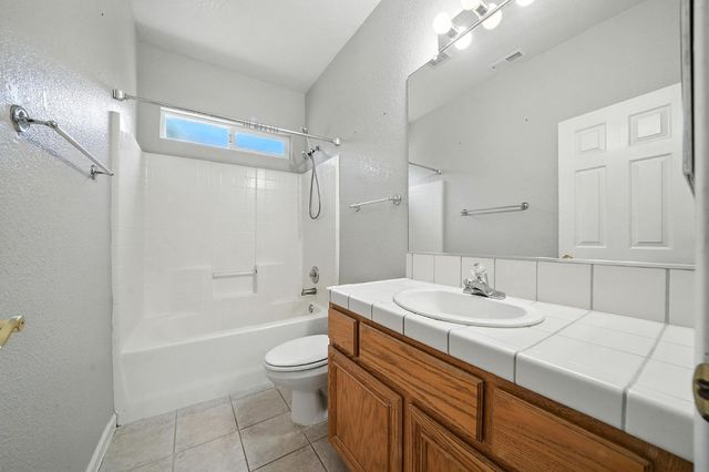 1021 Mockingbird Ln, Valley Springs, CA 95252