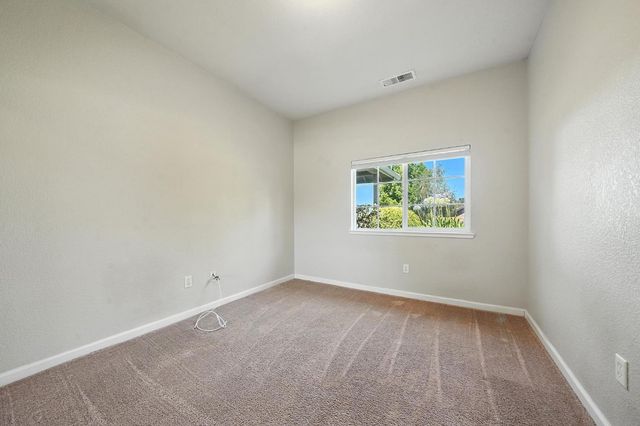 1021 Mockingbird Ln, Valley Springs, CA 95252