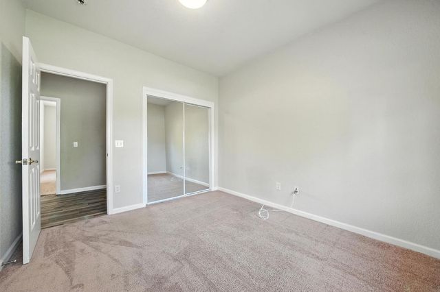 1021 Mockingbird Ln, Valley Springs, CA 95252