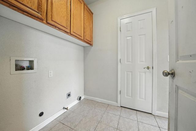 1021 Mockingbird Ln, Valley Springs, CA 95252