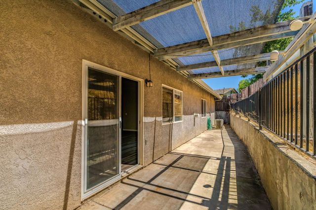 1021 Mockingbird Ln, Valley Springs, CA 95252