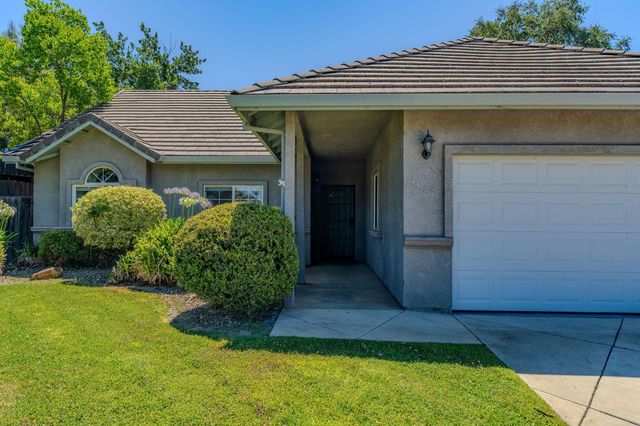 1021 Mockingbird Ln, Valley Springs, CA 95252