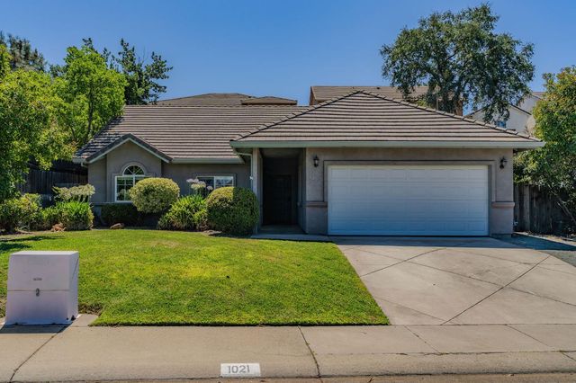 1021 Mockingbird Ln, Valley Springs, CA 95252