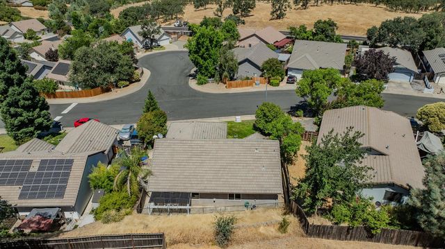 1021 Mockingbird Ln, Valley Springs, CA 95252