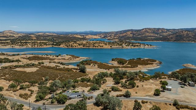 1021 Mockingbird Ln, Valley Springs, CA 95252